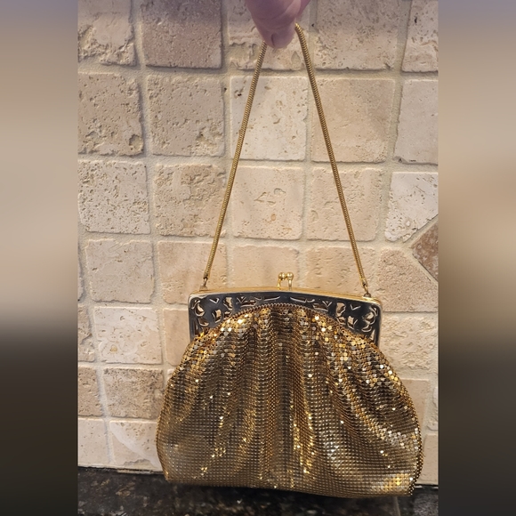 Antique Mesh Whiting & Davis Co Bags. Gold Tone Ornate Hand Bag - Picture 2 of 12